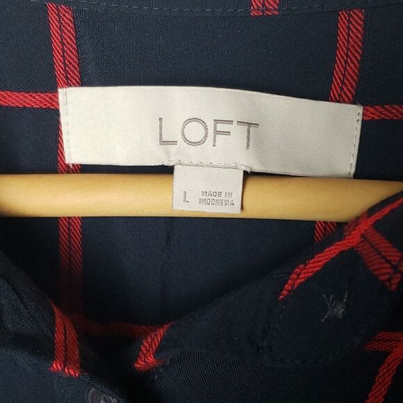 LOFT Navy Blue and Red Top - Picture 4 of 4